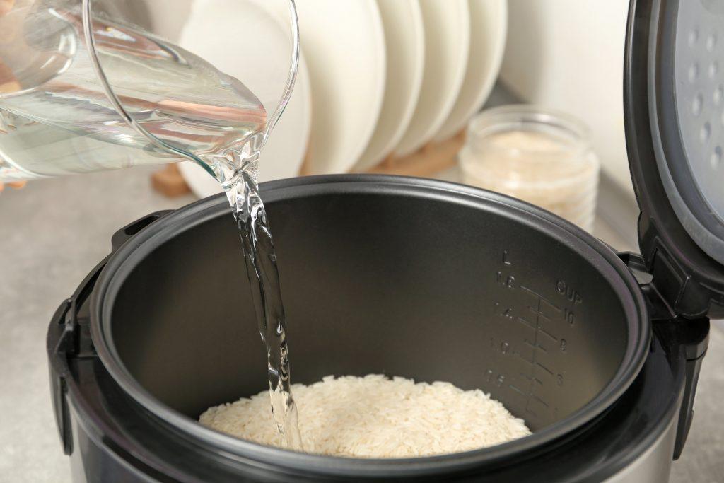 Adding water to rice in a rice cooker